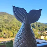 Apartamento novo e completo, próximo à praias e comércio
