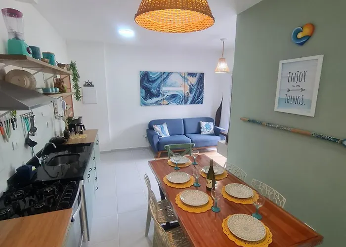 Apartamento novo e completo, próximo à praias e comércio